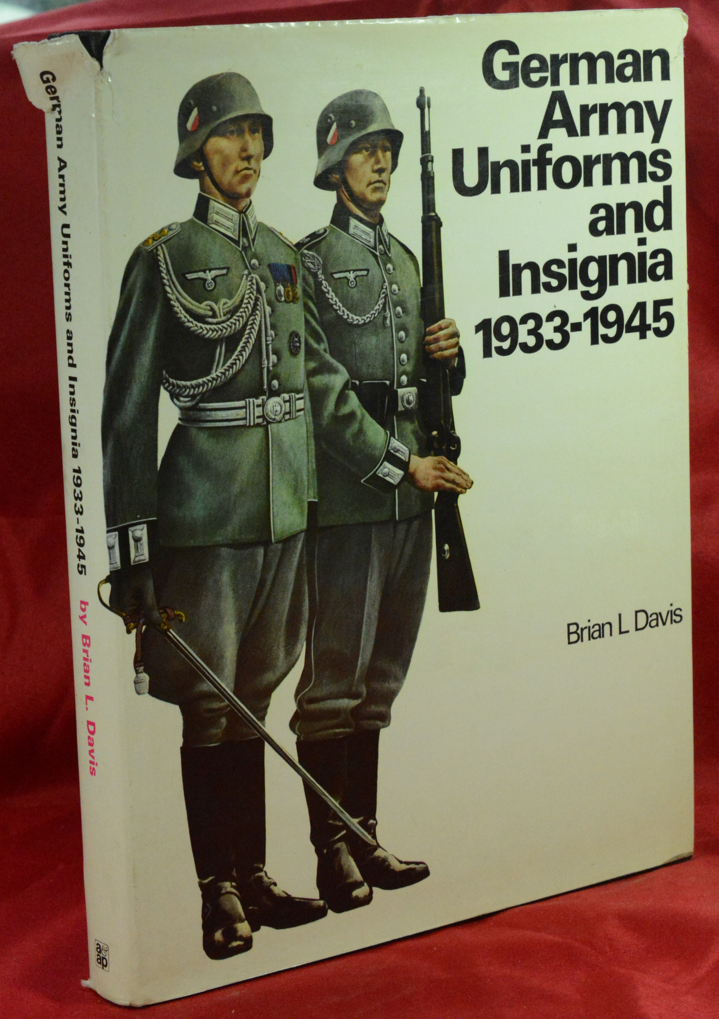 German Army Uniforms And Insignia 1933 1945 Duck Cottage Books